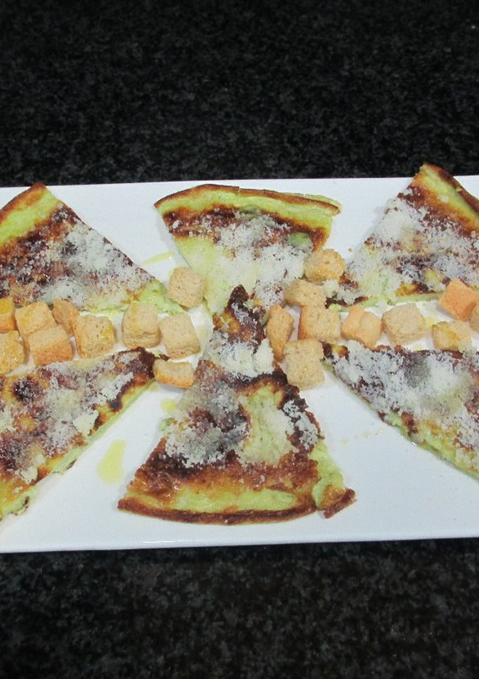 Una foto de Tortilla francesa verdosa con parmesano