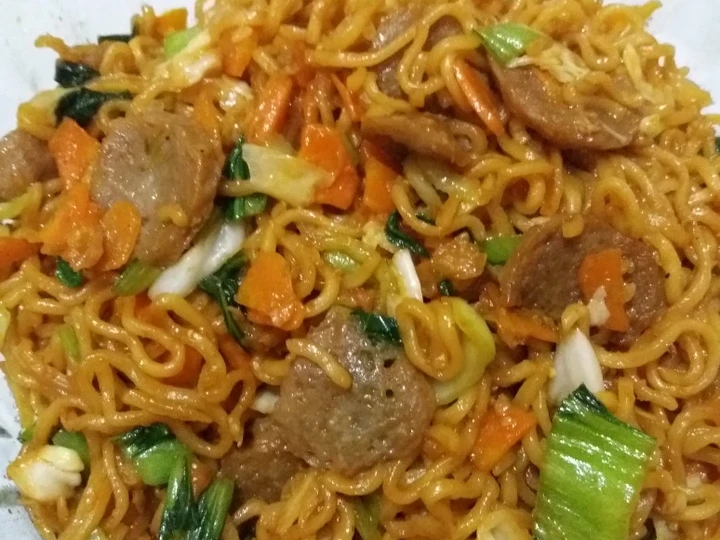 Cara Gampang Menyiapkan Resep MiTan PoPeTelBis (Mie Instan Pokcoy Pentol Wortel Kubis) yang Uenak Anti Ribet, Sempurna