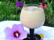 Una foto de smoothies con leche