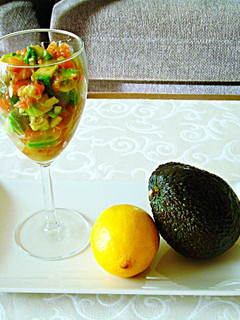 Una foto de Copas con guacamole en trocitos