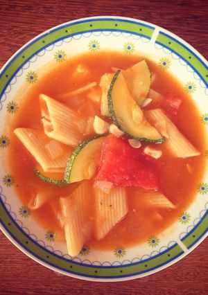 Una foto de Sopita tomatosa de verduras