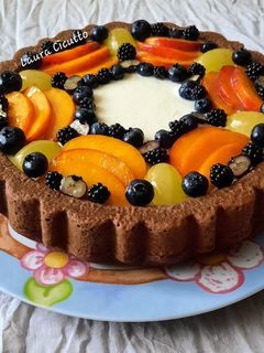 Foto di Torta Mary Ann cake al cacao con crema al mascarpone e frutta