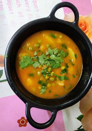 आलू मटर टमाटर की सब्जी (Aloo matar tamatar ki sabzi recipe in Hindi) रेसिपी मुख्य फोटो