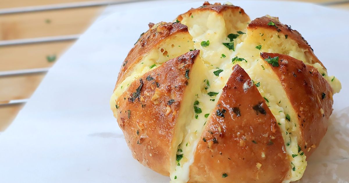 Korean Garlic Cheese Bread
