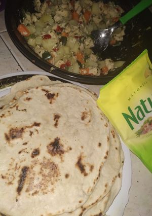 Una foto de Tacos con relleno de pollo y verduras