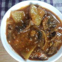 A picture of Potato mushroom curry.