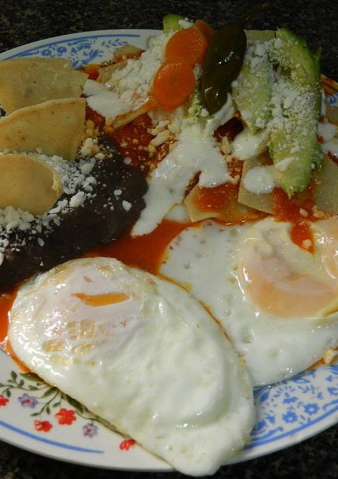 Una foto de Chilaquiles (Desayuno)