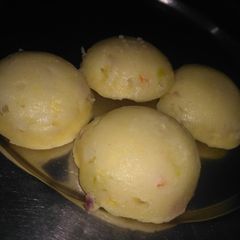 A picture of Rava idli.