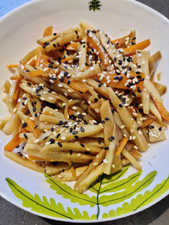 A picture of Kinpera Gobo(Burdock Root).