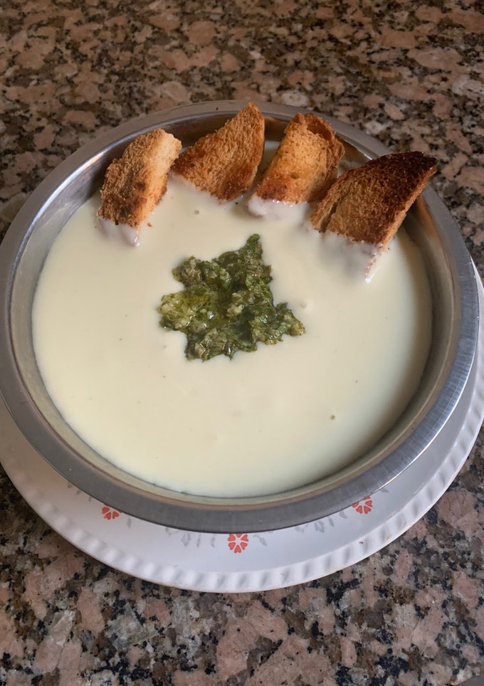 Una foto de Sopa vichyssoise c/crutones