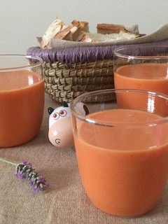 Una foto de Gazpacho "con bigote" para niños