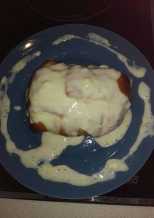 Una foto de Solomillo en hojaldre con salsa de puerros