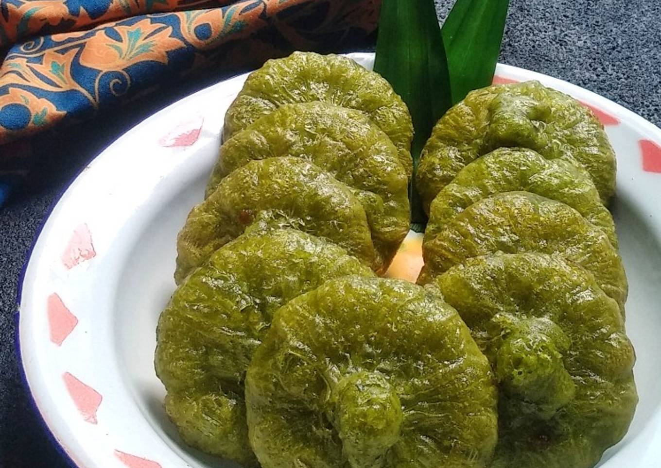 Kue cucur pandan