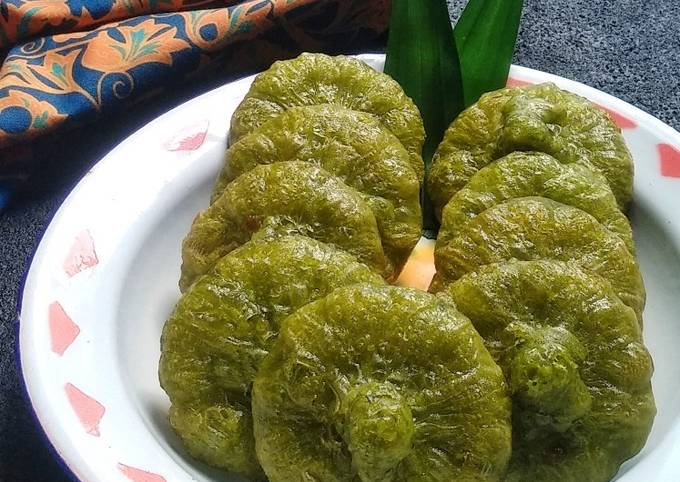 Kue cucur pandan