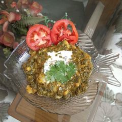 A picture of Palak mushroom curry.