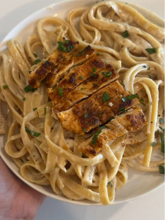 A picture of Chicken Alfredo.