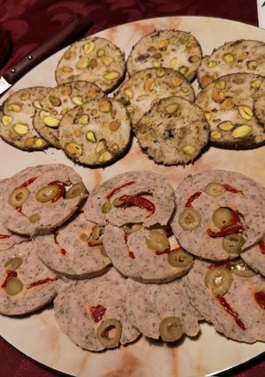 Una foto de Cold meat rolls