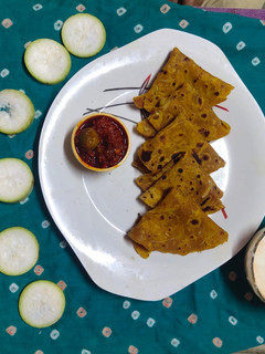 દૂધીના થેપલા (Dudhi Thepla Recipe In Gujarati) રેસીપી મુખ્ય ફોટો