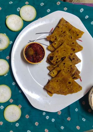 દૂધીના થેપલા (Dudhi Thepla Recipe In Gujarati) રેસીપી મુખ્ય ફોટો