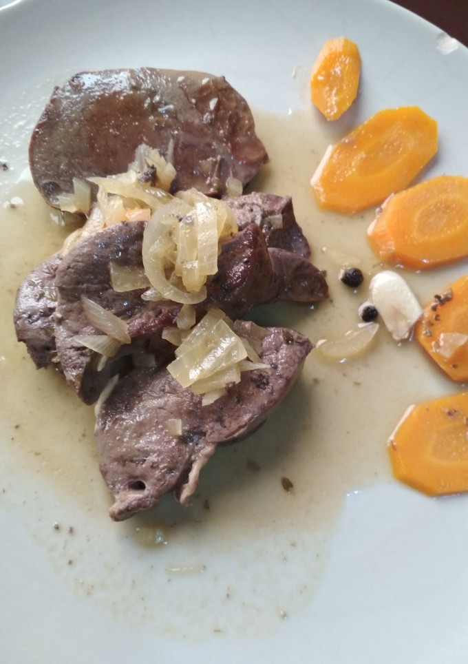 Una foto de Hígado de ternasco en medio escabeche