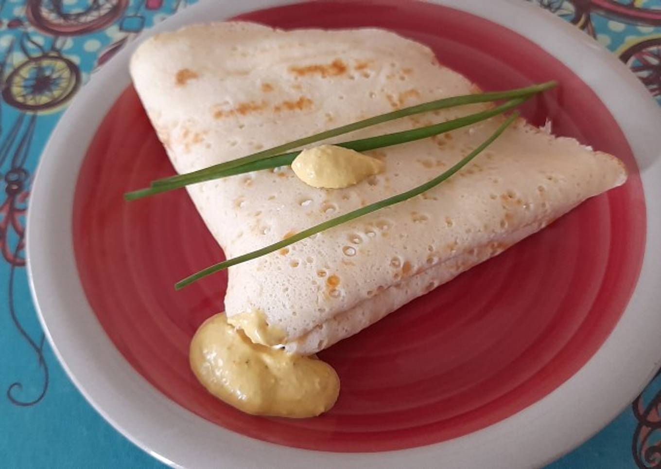 Crepe de Salmón a la parrilla, queso y alcaparras