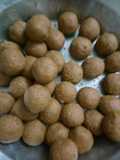 Aatta besan pinni (ladoo)