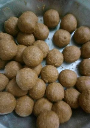 A picture of Aatta besan pinni (ladoo).
