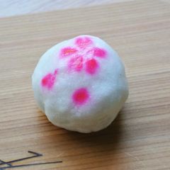 A picture of Sakura: Cherry blossom - Jouyo Manju (Wagashi).
