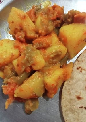 आलू टमाटर और शिमला मिर्च की सब्जी (Aloo Tamatar aur shimla mirch ki sabzi recipe in hindi) रेसिपी मुख्य फोटो
