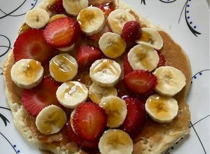 Una foto de Panqueques de fresa y banana (Dificultad: Fácil😊¼)