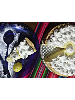 Una foto de Pie de limón con crema pastelera🤤🍰