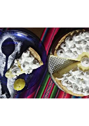 Una foto de Pie de limón con crema pastelera🤤🍰