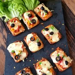 A picture of Pizza tuc canapes.