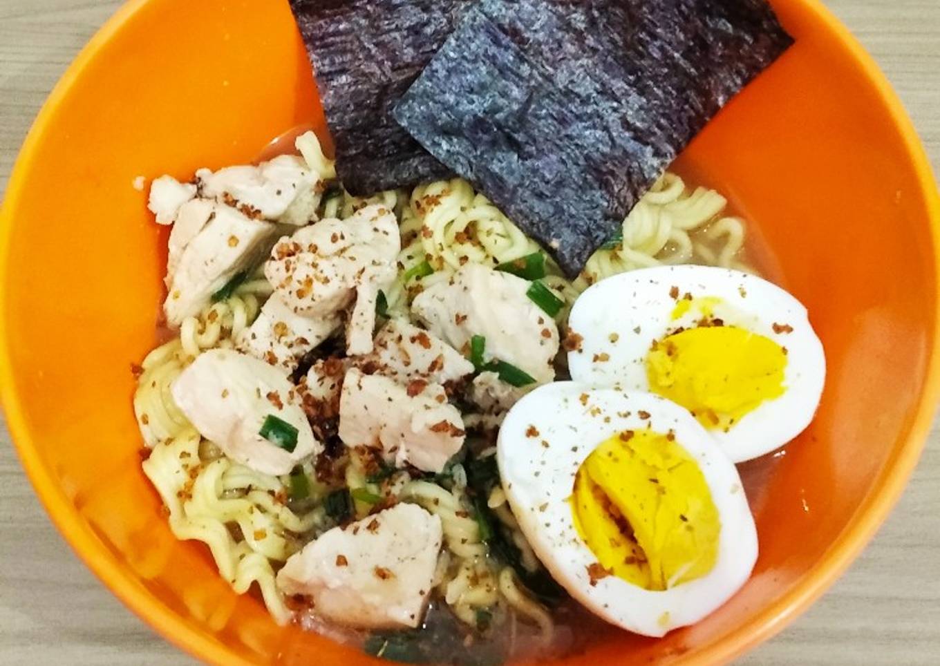 Chicken shoyu ramen (bumbu instan)