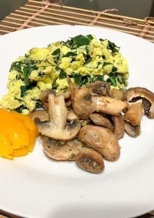 Una foto de Champiñones con Tortilla de Espinaca
