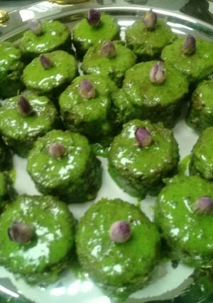 A picture of Buksamat Pistacio Cake.