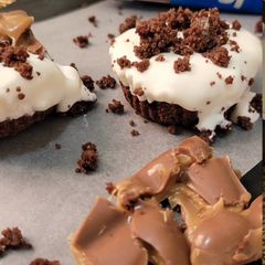 A picture of Oreo mini tarts.
