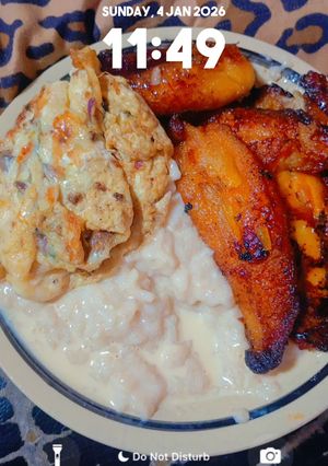 A picture of Quaker Oats with Plantain and Egg.