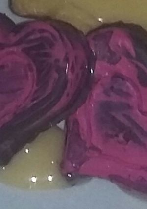 Una foto de Bombones de chocolate rellenos de ganache de maracuyá
