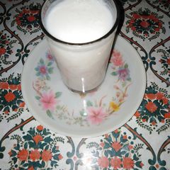 A picture of Meethi lassi.