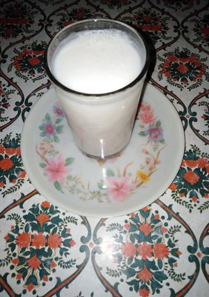 A picture of Meethi lassi.