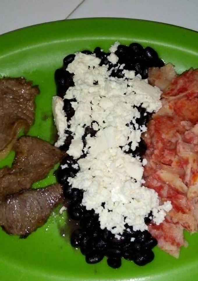 Una foto de Chilaquiles para niños (sin chile)
