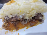 Pastel de carne, papas y zanahorias.u