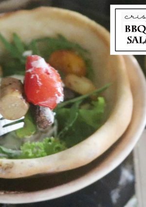 炭烤素香肠沙拉面包碗/戶外食譜 的食譜成品照片