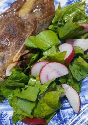 Una foto de Ensalada de rabanitos con radicheta