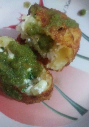 पनीर स्टफ्ड आलू टिक्की (Paneer Stuffed aloo tikki recipe in hindi) रेसिपी मुख्य फोटो