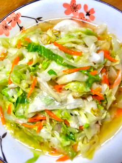 胡蘿蔔絲清炒高麗菜 的食譜成品照片