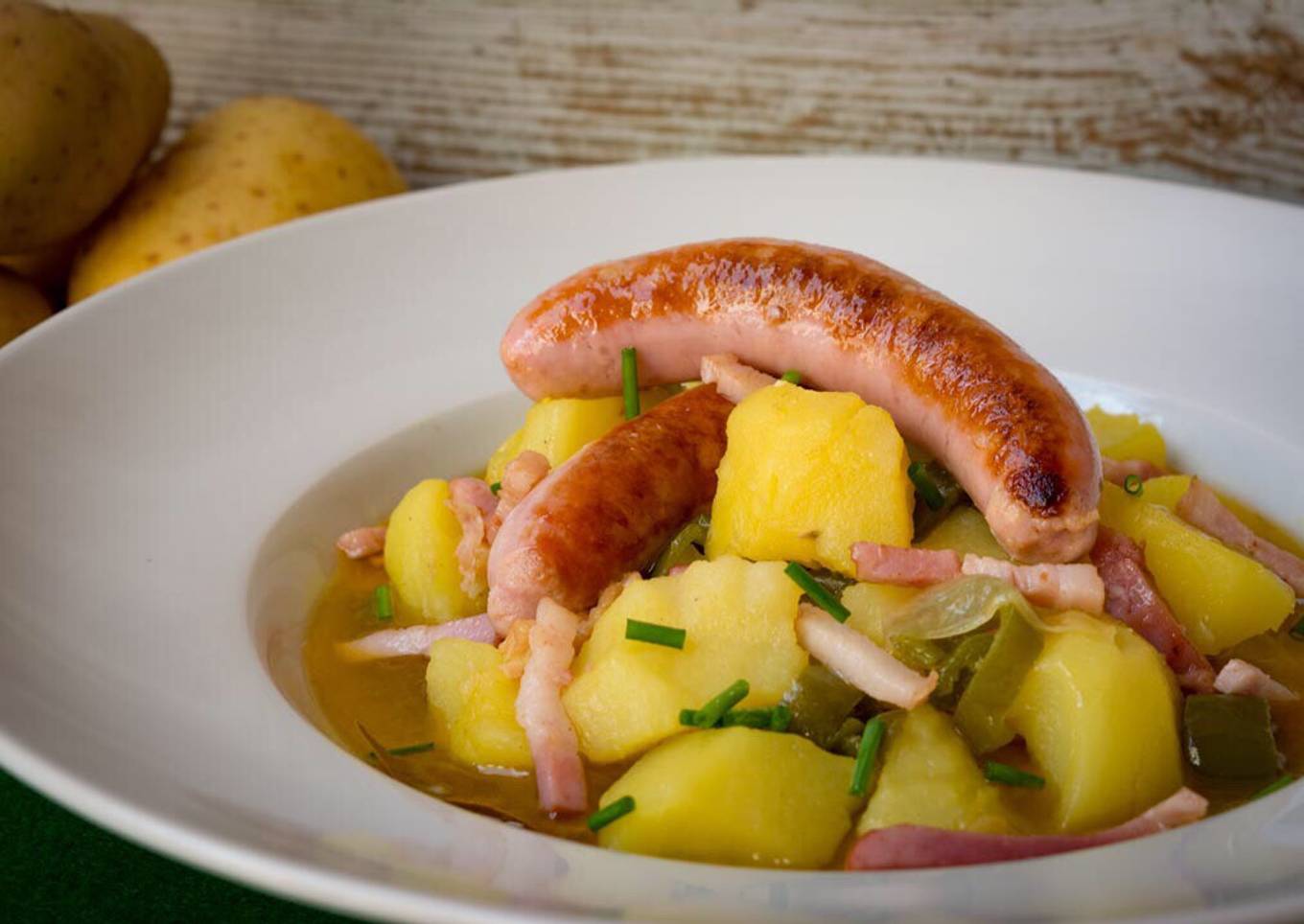 Guiso de patatas con longanizas de pollo