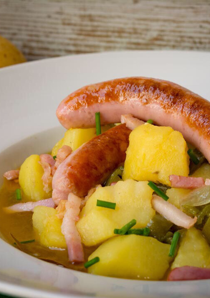 Una foto de Guiso de patatas con longanizas de pollo