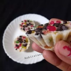 A picture of White chocolate Tart.